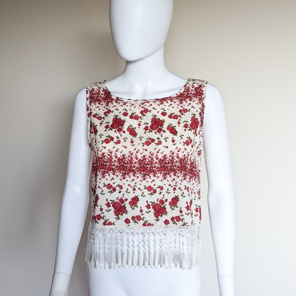 Floral Lace Fringe Crop Top - Picture 2 of 4